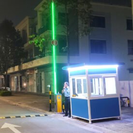 Đèn LED cảnh báo gắn dọc trên tay cần barrier