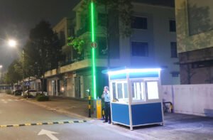 Đèn LED cảnh báo gắn dọc trên tay cần barrier