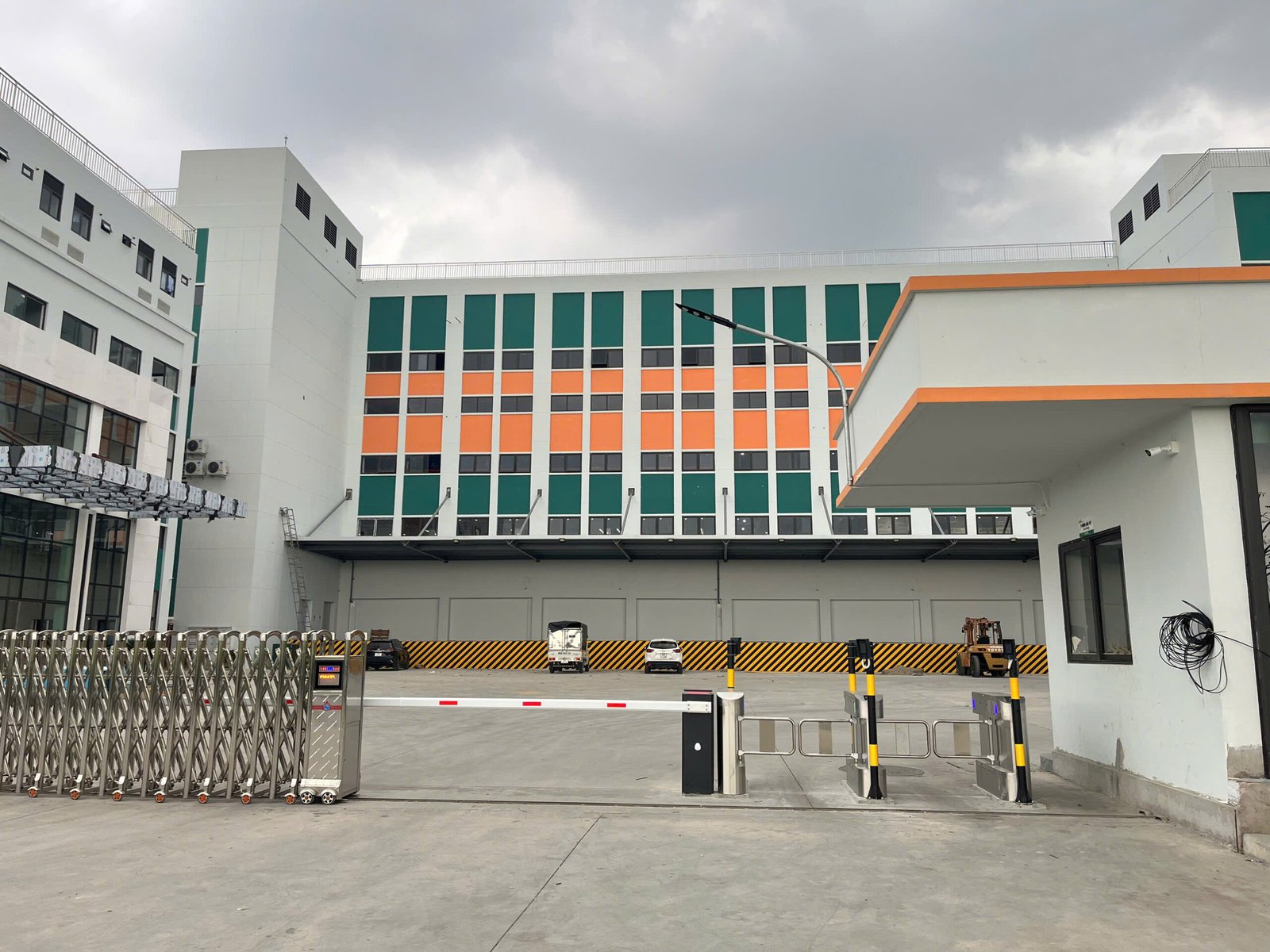Hệ Thống Cổng Barrier Cho Nhà Máy Khu Công Nghiệp