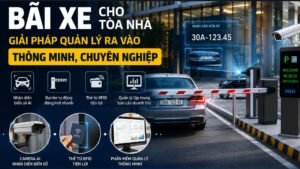 Bãi xe thường là nơi đầu tiên cư dân, nhân viên hay khách hàng tiếp xúc khi bước vào một tòa nhà — và cũng là nơi dễ để lại ấn tượng xấu nhất nếu quản lý lộn xộn. Ùn tắc giờ cao điểm, thất thoát vé giấy, tranh chấp "xe của ai" khi mất vé... là những vấn đề quen thuộc ở không ít tòa nhà văn phòng, chung cư vẫn còn vận hành bãi xe theo cách thủ công. Hệ thống bãi xe cho tòa nhà ra đời để giải quyết đồng thời cả bài toán an ninh lẫn trải nghiệm: tự động hóa việc xác thực phương tiện, rút ngắn thời gian ra/vào xuống chỉ còn vài giây, đồng thời giúp ban quản lý kiểm soát doanh thu và dữ liệu minh bạch theo thời gian thực. Trong bài viết này, chúng tôi sẽ đi sâu vào cấu trúc, lợi ích và cách triển khai một hệ thống bãi xe cho tòa nhà đạt chuẩn công nghệ, ứng dụng trí tuệ nhân tạo để nâng cao hiệu quả vận hành. Để có cái nhìn toàn diện về giải pháp bãi xe thông minh ứng dụng AI, giúp tối ưu doanh thu và vận hành cho mọi loại hình công trình, bạn có thể tham khảo thêm tại: Giải Pháp Bãi Xe Thông Minh – Ứng Dụng AI Quản Lý Hệ Thống Từ Xa. Hệ Thống Bãi Xe Thông Minh Là Gì? Bản Chất Của Hệ Thống An Ninh Tích Hợp Bãi xe thông minh (Smart Parking System) không đơn thuần là việc lắp đặt một thanh chắn cơ học. Dưới góc độ kỹ thuật, đây là một hệ thống không gian mạng – thực thể (Cyber-Physical System), kết nối các thiết bị ngoại vi (hardware) với hệ thống cơ sở dữ liệu trung tâm (software) thông qua giao thức mạng nội bộ (LAN) hoặc điện toán đám mây (Cloud). Thực chất, một hệ thống bãi xe cho tòa nhà hiện đại vận hành dựa trên các thuật toán nhận dạng để định danh phương tiện và người điều khiển, tự động đối chiếu dữ liệu theo thời gian thực (real-time). Từ đó, hệ thống sẽ đưa ra lệnh điều khiển rơ-le mở cổng, đồng thời ghi nhận lịch sử giao dịch nhằm loại bỏ hoàn toàn rủi ro sai số và gian lận từ yếu tố con người. Với các tòa nhà văn phòng và chung cư, giải pháp này còn được mở rộng theo kiến trúc “One-Card” – cho phép cùng một thẻ từ RFID tích hợp để gửi xe dưới hầm, quẹt thẻ mở cổng Flap Barrier tại sảnh chính, và phân quyền lên các tầng bằng hệ thống kiểm soát thang máy. Đây chính là điểm khác biệt lớn nhất khi áp dụng hệ thống bãi xe cho tòa nhà so với các bãi đỗ xe độc lập ngoài trời. Vì Sao Tòa Nhà Cần Hệ Thống Bãi Xe Thông Minh? So với bãi xe mặt đất hay khu dân cư đơn lẻ, bãi xe tòa nhà có đặc thù riêng: thường nằm ở tầng hầm hoặc tầng trệt, phục vụ đồng thời cư dân/nhân viên gửi xe dài hạn và khách vãng lai ra vào ngắn hạn, lại thường phải kết nối với hệ thống thang máy và kiểm soát an ninh chung của tòa nhà. Việc triển khai một hệ thống bãi xe cho tòa nhà thay vì quản lý thủ công bằng vé giấy trong bối cảnh này sẽ giải quyết triệt để các vấn đề sau: Ùn tắc tại cổng hầm vào giờ cao điểm sáng/chiều khi lượng xe ra vào tập trung trong thời gian ngắn. Thất thoát doanh thu do sai lệch giữa thời gian ghi vé thực tế và thời gian tính phí. Khó truy vết khi xảy ra sự cố — mất xe, tranh chấp vé — vì không có dữ liệu hình ảnh đối chiếu. Trải nghiệm thiếu chuyên nghiệp, ảnh hưởng đến hình ảnh của tòa nhà trong mắt cư dân, khách thuê và khách đến giao dịch. Hệ Thống Bãi Xe Cho Tòa Nhà Gồm Những Thiết Bị Gì? Một hệ thống bãi xe cho tòa nhà đạt chuẩn công nghiệp thường được cấu thành từ các thành phần vật lý và phần mềm sau đây, phối hợp đồng bộ với nhau để tạo thành một quy trình kiểm soát khép kín. 1. Barrier Tự Động Đóng vai trò cơ cấu chấp hành tại từng làn xe, barrier tự động đóng/mở khi nhận tín hiệu hợp lệ từ camera hoặc đầu đọc thẻ. Trong một hệ thống bãi xe cho tòa nhà cao cấp, barrier thường sử dụng động cơ không chổi than (Brushless DC) để đảm bảo tuổi thọ lên đến 5-10 triệu lần đóng mở. 2. Camera Nhận Diện Biển Số (ANPR/LPR) Đây là "đôi mắt" của hệ thống bãi xe cho tòa nhà, ghi nhận và đối chiếu biển số xe ở cả lượt vào và lượt ra. Công nghệ AI giúp camera phát hiện ngay các trường hợp biển số không khớp — dấu hiệu cảnh báo tráo đổi phương tiện hoặc gian lận vé, đạt độ chính xác lên tới 99.7%. 3. Camera Toàn Cảnh Chụp lại hình ảnh tổng thể phương tiện và người điều khiển tại thời điểm vào/ra, tạo lớp dữ liệu đối chiếu bổ sung cho camera biển số. Điều này đặc biệt hữu ích khi hệ thống bãi xe cho tòa nhà cần tra soát sự cố hay tranh chấp pháp lý. 4. Thẻ Từ RFID và Đầu Đọc Thẻ Dùng cho cư dân, nhân viên gửi xe cố định theo tháng — quẹt thẻ là qua, không cần dừng lại xác thực nhiều bước. Khách vãng lai có thể được phát thẻ hoặc vé tạm tại cổng. Tần số 125kHz hoặc 13.56MHz đảm bảo tốc độ giao tiếp dưới 0.1 giây. 5. Phần Mềm Quản Lý Trung Tâm Là nơi hội tụ toàn bộ dữ liệu của hệ thống bãi xe cho tòa nhà: danh sách thẻ/xe đăng ký, lịch sử ra vào, hình ảnh lưu trữ, và báo cáo doanh thu theo ngày/tháng. Đây cũng là công cụ để ban quản lý cấp phát, gia hạn hoặc khóa thẻ khi cần, cũng như xuất báo cáo phục vụ quyết toán tài chính. Kiến Trúc "One-Card" Tối Ưu Cho Hệ Thống Bãi Xe Tòa Nhà Cao Tầng Với các tòa nhà văn phòng hoặc chung cư cao tầng, xu hướng phổ biến hiện nay là tích hợp một thẻ từ RFID duy nhất cho nhiều mục đích. Kiến trúc này cho phép hệ thống bãi xe cho tòa nhà kết nối liền mạch với các phân hệ khác: Gửi xe dưới hầm (qua barrier và camera). Quẹt thẻ mở cổng Flap Barrier tại sảnh chính. Phân quyền lên đúng tầng đăng ký qua hệ thống kiểm soát thang máy. Mô hình "One-Card" giúp cư dân/nhân viên không phải mang theo nhiều loại thẻ khác nhau, đồng thời giúp ban quản lý quản lý tập trung toàn bộ quyền truy cập trên cùng một nền tảng phần mềm. Đây là điểm cộng lớn khi lựa chọn một hệ thống bãi xe cho tòa nhà thông minh, giúp tối ưu chi phí đầu tư và vận hành về lâu dài. Quy Trình Tự Động Hóa Xe Ra Vào Với Hệ Thống Bãi Xe Thông Minh Sự tinh túy của hệ thống bãi xe cho tòa nhà nằm ở khả năng rút ngắn thời gian xác thực xuống mức tối thiểu, gia tăng thông lượng (throughput) phương tiện qua trạm mà không cần nhân viên trực. Cơ Chế Đầu Vào: Phương tiện tiến vào vùng cảm ứng từ. Hệ thống bãi xe cho tòa nhà chuyển trạng thái chờ xác thực. Người điều khiển xác thực thẻ RFID qua đầu đọc. Trong vòng 0,5 giây, Camera AI thu thập hình ảnh và bóc tách dữ liệu biển số. Trạng thái thẻ và biển số được liên kết thành một chuỗi dữ liệu (Record) lưu vào máy chủ. Bo mạch trung tâm cấp xung mở Barrier. Xe đi qua vòng loop an toàn, Barrier tự động đóng lại (chống đi nối đuôi – Anti-tailgating). Cơ Chế Đầu Ra: Người điều khiển trả lại thẻ cho nhân viên (hoặc quẹt thẻ thuê bao). Hệ thống truy xuất đồng thời hình ảnh lúc vào và lúc ra. AI tự động so sánh hai chuỗi ký tự biển số. Nếu dữ liệu trùng khớp, màn hình LED hiển thị cước phí (đối với xe vãng lai). Sau khi ghi nhận thanh toán, hệ thống bãi xe cho tòa nhà mở Barrier, hoàn tất chu trình và cập nhật doanh thu theo thời gian thực lên phần mềm trung tâm. Nếu bạn muốn tìm hiểu chi tiết hơn về cách camera AI và barrier tự động phối hợp vận hành để tối ưu doanh thu, có thể tham khảo chuyên sâu tại: Giải pháp bãi xe thông minh ứng dụng AI tối ưu doanh thu. 5 Lợi Ích Vượt Trội Khi Lắp Đặt Hệ Thống Bãi Xe Cho Tòa Nhà Việc đầu tư một hệ thống bãi xe cho tòa nhà đồng bộ không chỉ là chi phí vận hành mà là một khoản đầu tư chiến lược, mang lại 5 giá trị cốt lõi sau: Rút ngắn thời gian ra/vào: Quy trình quẹt thẻ hoặc nhận diện biển số chỉ mất vài giây, so với việc ghi vé thủ công tốn nhiều thời gian hơn đáng kể — đặc biệt có ý nghĩa vào giờ cao điểm khi lượng xe dồn về cùng lúc. Minh bạch doanh thu: Mọi giao dịch trong hệ thống bãi xe cho tòa nhà đều được ghi nhận và tính phí tự động, hạn chế tối đa can thiệp thủ công vào dòng tiền, giảm thất thoát tới mức thấp nhất. Tăng cường an ninh tổng thể: Dữ liệu hình ảnh người và phương tiện được lưu trữ đầy đủ, hỗ trợ tra soát nhanh khi có tranh chấp hoặc sự cố, tạo lớp bảo vệ an ninh đa tầng cho toàn tòa nhà. Nâng tầm hình ảnh tòa nhà: Một hệ thống bãi xe cho tòa nhà vận hành trật tự, chuyên nghiệp góp phần tạo ấn tượng tốt với cư dân, khách thuê và đối tác, nâng cao giá trị thương mại cho công trình. Dễ dàng mở rộng và tích hợp: Hệ thống bãi xe cho tòa nhà có thể kết hợp với hệ thống kiểm soát thang máy, chấm công nhân viên, hoặc phần mềm quản lý tổng thể (ERP/BMS) một cách linh hoạt. Lưu Ý Quan Trọng Khi Triển Khai Hệ Thống Bãi Xe Cho Tòa Nhà Để tránh rủi ro khi áp dụng công nghệ, các chủ đầu tư và đơn vị vận hành cần lưu ý những yếu tố sau khi thiết kế hệ thống bãi xe cho tòa nhà: Khảo sát lưu lượng thực tế: Số làn xe cần thiết phụ thuộc vào quy mô tòa nhà và lưu lượng ra/vào giờ cao điểm, không nên áp dụng một cấu hình chung cho mọi công trình. Đặc điểm mặt bằng hầm: Độ dốc, khúc cua, chiều cao tĩnh không ảnh hưởng đến loại barrier và vị trí lắp camera phù hợp. Một hệ thống bãi xe cho tòa nhà phải được tùy chỉnh theo bản vẽ kiến trúc thực tế. Phân biệt luồng xe rõ ràng: Tách biệt nhóm cư dân/nhân viên và khách vãng lai giúp giảm ùn tắc và dễ quản lý hơn. Phương án dự phòng khi mất điện: Cơ chế fail-safe cần đảm bảo barrier có thể mở thủ công hoặc tự động nhả chốt để không cản trở lối thoát hiểm, đáp ứng đúng tiêu chuẩn PCCC. Ứng Dụng Công Nghệ AI Trong Hệ Thống Bãi Xe Cho Tòa Nhà Xu hướng tất yếu hiện nay là ứng dụng trí tuệ nhân tạo (AI) vào hệ thống bãi xe cho tòa nhà. Camera AI không chỉ dừng lại ở việc nhận diện biển số mà còn có khả năng: Phân loại phương tiện (ô tô, xe máy, xe tải…) để điều hướng vào đúng khu vực đỗ, giúp tối ưu không gian cho các tòa nhà có diện tích hầm hạn chế. Cảnh báo bất thường như xe đi ngược chiều, đỗ sai vị trí hoặc phát hiện người lạ xâm nhập khu vực hầm. Tự động học và cập nhật dữ liệu biển số mới, nâng cao độ chính xác theo thời gian mà không cần can thiệp thủ công. Tối ưu hóa lưu lượng xe bằng cách phân tích dữ liệu giờ cao điểm và đề xuất điều chỉnh làn ra vào linh hoạt. Công nghệ AI giúp tự động hóa hoàn toàn quá trình kiểm soát, giảm thiểu sai sót và tối ưu hóa chi phí nhân lực cho chủ đầu tư. Đồng thời, dữ liệu lớn (Big Data) thu thập được từ hệ thống bãi xe cho tòa nhà cho phép ban quản lý đưa ra các quyết định chiến lược về vận hành và đầu tư, mở ra cơ hội tối ưu doanh thu từ bãi đỗ xe với chi phí vận hành thấp nhất. Vì Sao Nên Chọn IDSUN Triển Khai Hệ Thống Bãi Xe Cho Tòa Nhà? Nếu bạn đang tìm kiếm một đối tác đủ năng lực để cung cấp hệ thống bãi xe cho tòa nhà uy tín, hiện đại và tối ưu chi phí, Giải pháp bãi xe thông minh ứng dụng AI – Tối ưu doanh thu của IDSUN chính là sự lựa chọn đáng cân nhắc. Với hệ thống barie thông minh, camera AI và phần mềm quản lý được phát triển bởi đội ngũ kỹ sư giàu kinh nghiệm, IDSUN cung cấp giải pháp toàn diện từ tư vấn, khảo sát, thiết kế, lắp đặt đến bảo trì và vận hành. Hệ thống do IDSUN cung cấp không chỉ giúp kiểm soát ra vào chặt chẽ mà còn hỗ trợ quản lý doanh thu minh bạch, tối ưu hóa vận hành bãi đỗ xe và mang lại môi trường an ninh, an toàn, văn minh cho tòa nhà. Năng lực tích hợp hệ thống: Kết nối đồng bộ giữa camera, barrier và phần mềm quản lý, hạn chế độ trễ vận hành, đảm bảo mỗi hệ thống bãi xe cho tòa nhà vận hành như một khối thống nhất. Thiết bị chính hãng, nguồn gốc rõ ràng: Hoạt động ổn định trong môi trường tầng hầm, độ ẩm cao, nhiều xe ra vào liên tục mỗi ngày. Hỗ trợ kỹ thuật 24/7: Xử lý sự cố phần mềm từ xa trong vòng 15 phút, đảm bảo bãi xe luôn trong trạng thái sẵn sàng hoạt động. Câu Hỏi Thường Gặp (FAQ) Về Hệ Thống Bãi Xe Thông Minh 1. Tòa nhà quy mô nhỏ có cần đầu tư hệ thống bãi xe thông minh không? Ngay cả tòa nhà quy mô nhỏ cũng có thể hưởng lợi từ một hệ thống bãi xe cho tòa nhà phiên bản cơ bản (camera + barrier + phần mềm quản lý đơn giản), vì vấn đề thất thoát doanh thu và an ninh không chỉ xảy ra ở các công trình lớn. 2. Hệ thống có thể tích hợp với thang máy để phân quyền theo tầng không? Có, đây là mô hình "One-Card" khá phổ biến hiện nay — cùng một thẻ RFID có thể dùng để gửi xe, mở cổng sảnh và phân quyền lên đúng tầng đăng ký qua hệ thống kiểm soát thang máy, giúp hệ thống bãi xe cho tòa nhà trở thành trung tâm của hệ sinh thái an ninh tòa nhà. 3. Nếu cư dân làm mất thẻ xe thì xử lý thế nào? Phần mềm quản lý của hệ thống bãi xe cho tòa nhà cho phép nhân viên vận hành truy xuất lịch sử ra vào bằng biển số xe hoặc hình ảnh lưu trữ để xác minh danh tính, đồng thời khóa vĩnh viễn (Block) mã thẻ đã mất nhằm loại trừ rủi ro an ninh trước khi cấp thẻ mới cho cư dân. Kết Luận Đầu tư một hệ thống bãi xe cho tòa nhà ứng dụng AI không chỉ là xu hướng của các công trình hiện đại mà còn là yêu cầu cấp thiết để tối ưu doanh thu và nâng cao trải nghiệm người dùng. Từ kiểm soát ra vào tự động, minh bạch tài chính đến tích hợp an ninh tổng thể, giải pháp do IDSUN cung cấp sẽ giúp chủ đầu tư quản lý vận hành một cách thông minh và hiệu quả nhất. 📞 LIÊN HỆ NHẬN TƯ VẤN & BẢN VẼ MIỄN PHÍ TỪ IDSUN CÔNG TY TNHH THIẾT BỊ CÔNG NGHỆ IDSUN 📍 Trụ sở chính: Thôn 4, xã Thanh Trì, Hà Nội 📍 Chi nhánh Miền Nam: 1069 Tân Kỳ Tân Quý, Phường Bình Hưng Hòa, TP. HCM 📞 Hotline miền Bắc: 0917.603.428 📞 Hotline miền Nam: 0989.787.875 📧 Email: cskh.idsun@gmail.com 🌐 Website: thegioikiemsoat.com Bài viết tham khảo giải pháp tổng thể từ: Giải Pháp Bãi Xe Thông Minh – Ứng Dụng AI Quản Lý Hệ Thống Từ Xa